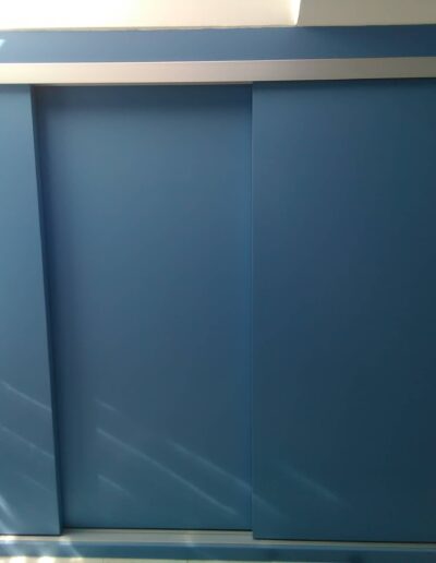 puertas de closet azules