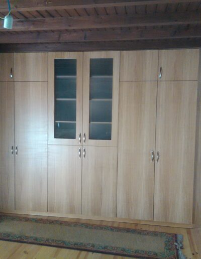 mueble de salon hecho de madera